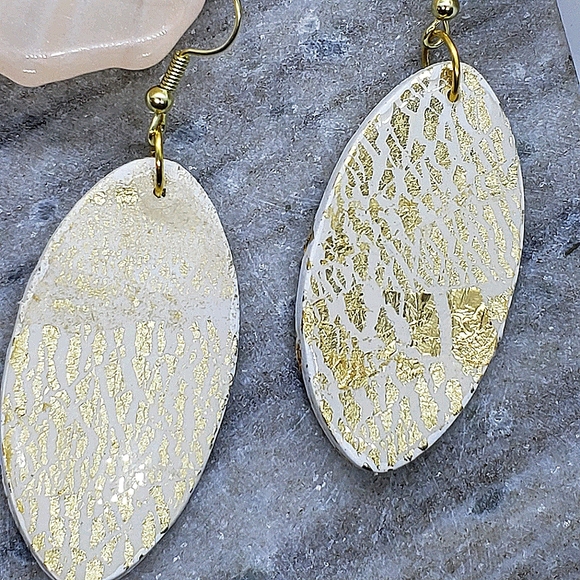 Resin sealed clay earrings - Picture 3 of 7